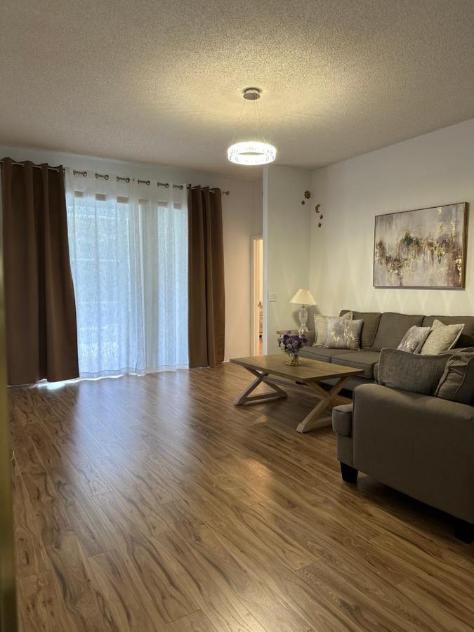 Private Pool With A Beautiful View Overlooking The Lake! Near Disney - Universal Kissimmee Kültér fotó